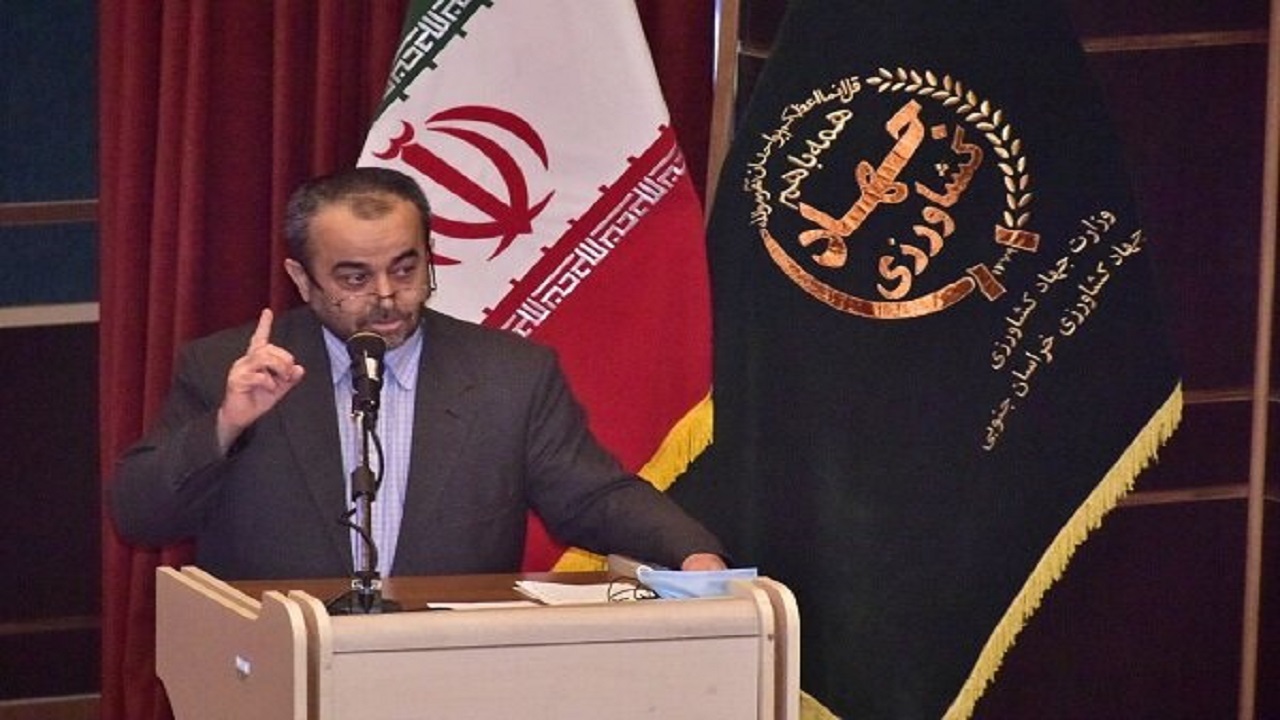 حل مشکلات جامعه کار جهادی می‌طلبد