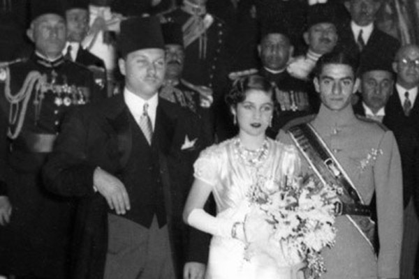 فوزیه در کنار پهلوی دوم