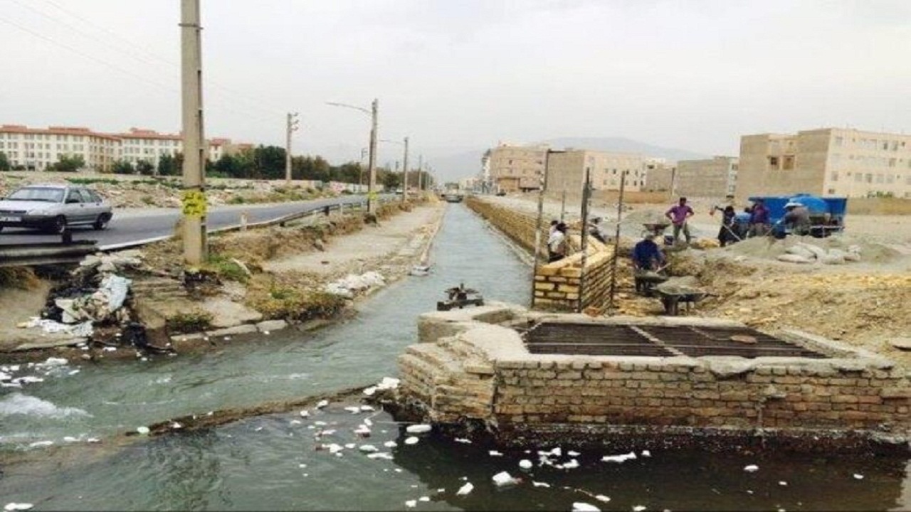نهر سیاه جوی در ماهدشت باید در مدت زمان تعیین شده ساماندهی شود