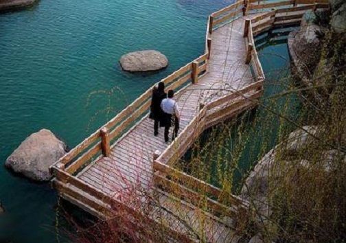 تفرجگاه عمومی حاشیه رودخانه