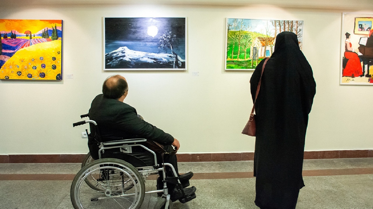 نمایش آثار هنرمندان توانیاب در نمایشگاه همام + فیلم