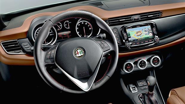 مقایسه آلفارومئو جولیتا با مرسدس بنز SLK 200 + مشخصات فنی