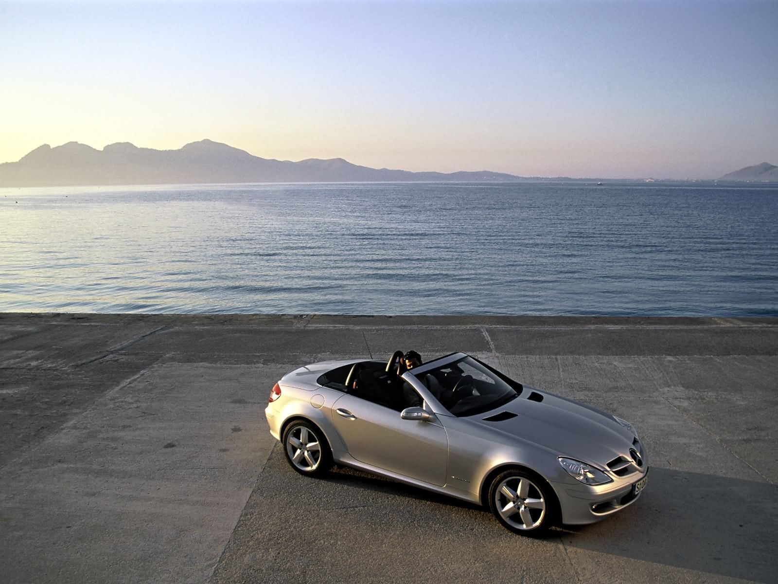 مقایسه آلفارومئو جولیتا با مرسدس بنز SLK 200 + مشخصات فنی