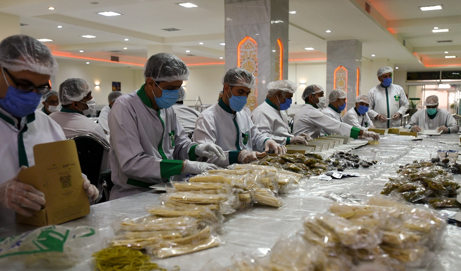   افطاری متبرک حرم رضوی