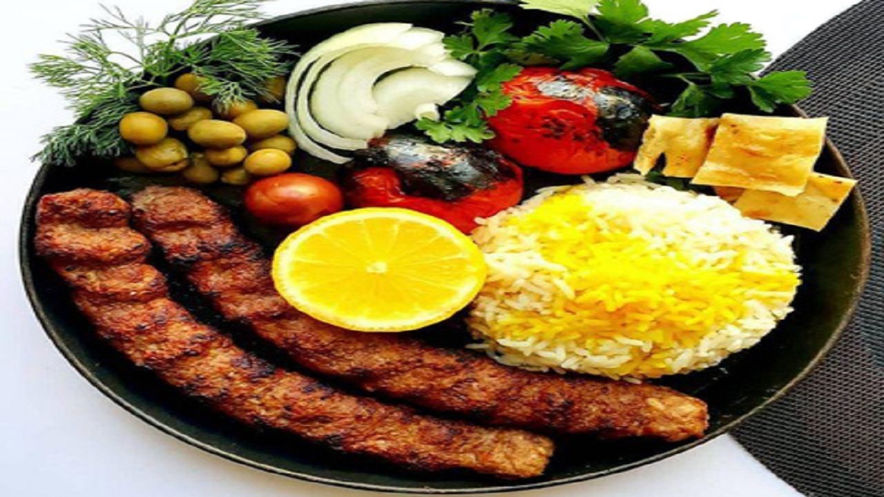 آموزش آشپزی؛ از فوت و فن&zwnj;های تهیه رول مرغ پنیری خوشمزه و خوراک هویج و گندم تا براونی قهوه + تصاویر