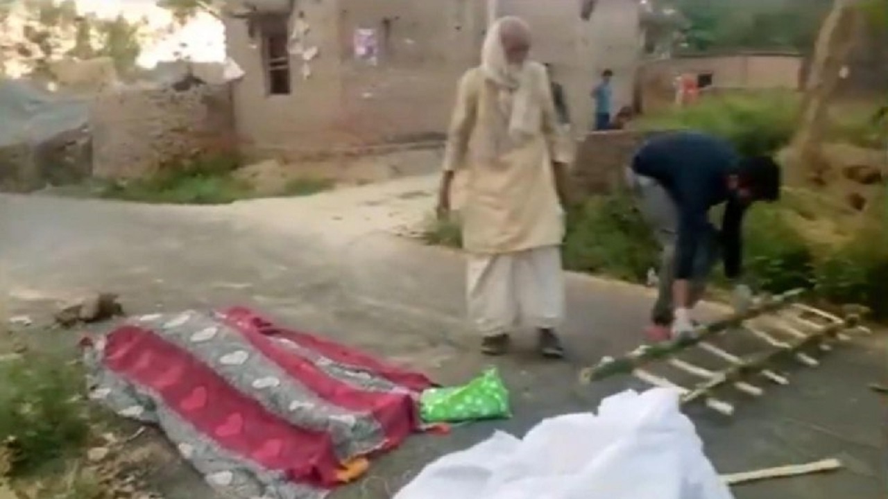حمل جنازه متوفی کرونایی با دوچرخه!  + فیلم