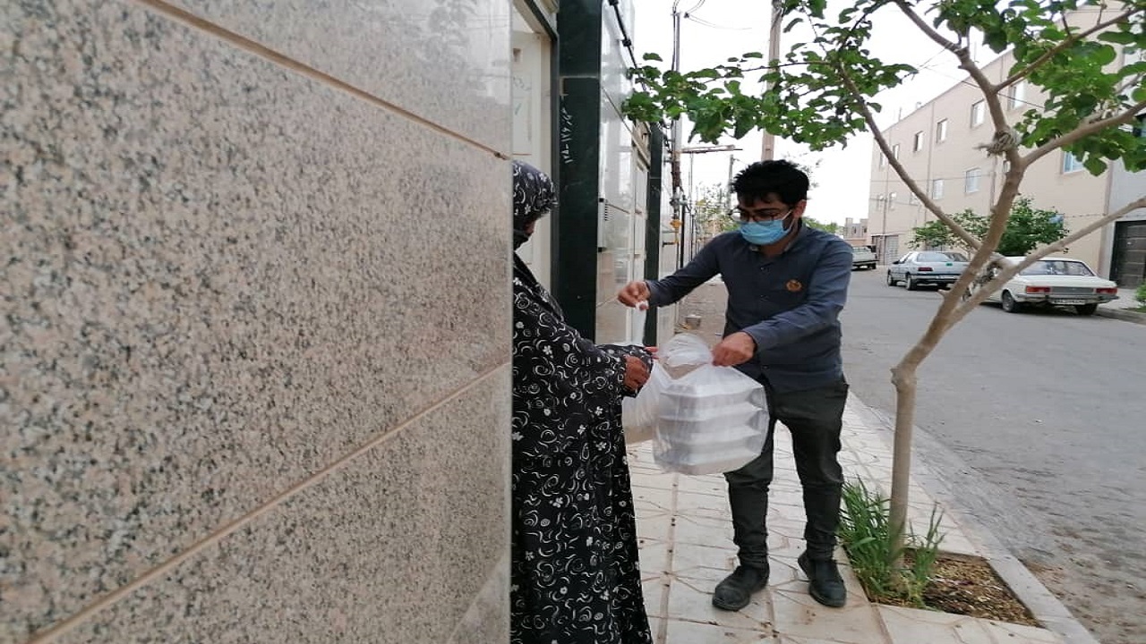 توزیع ۷۰۰ پرس غذای گرم بین نیازمندان بیرجندی