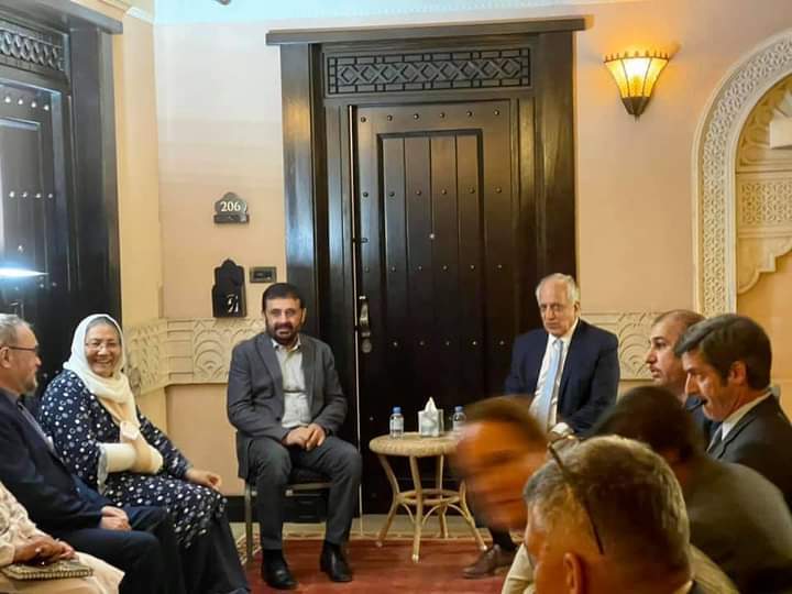 دیدار خلیلزاد با هیات های مذاکره کننده دولت و طالبان در قطر