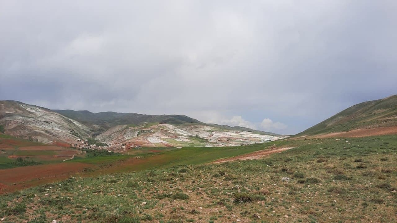 فیلمی از بارش تگرگ در روستای قزل یاتاق