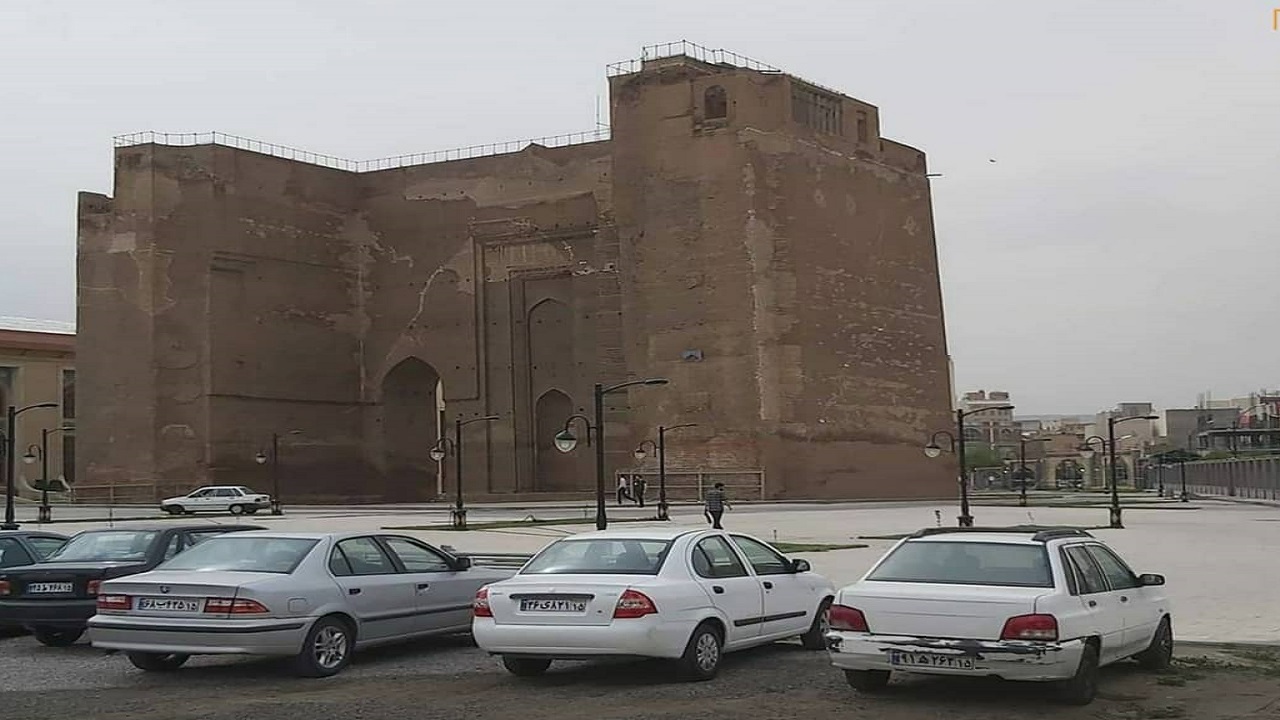 محوطه ارگ تاریخی عالیشاه تبریز به پارکینگ تبدیل شد! + تصاویر