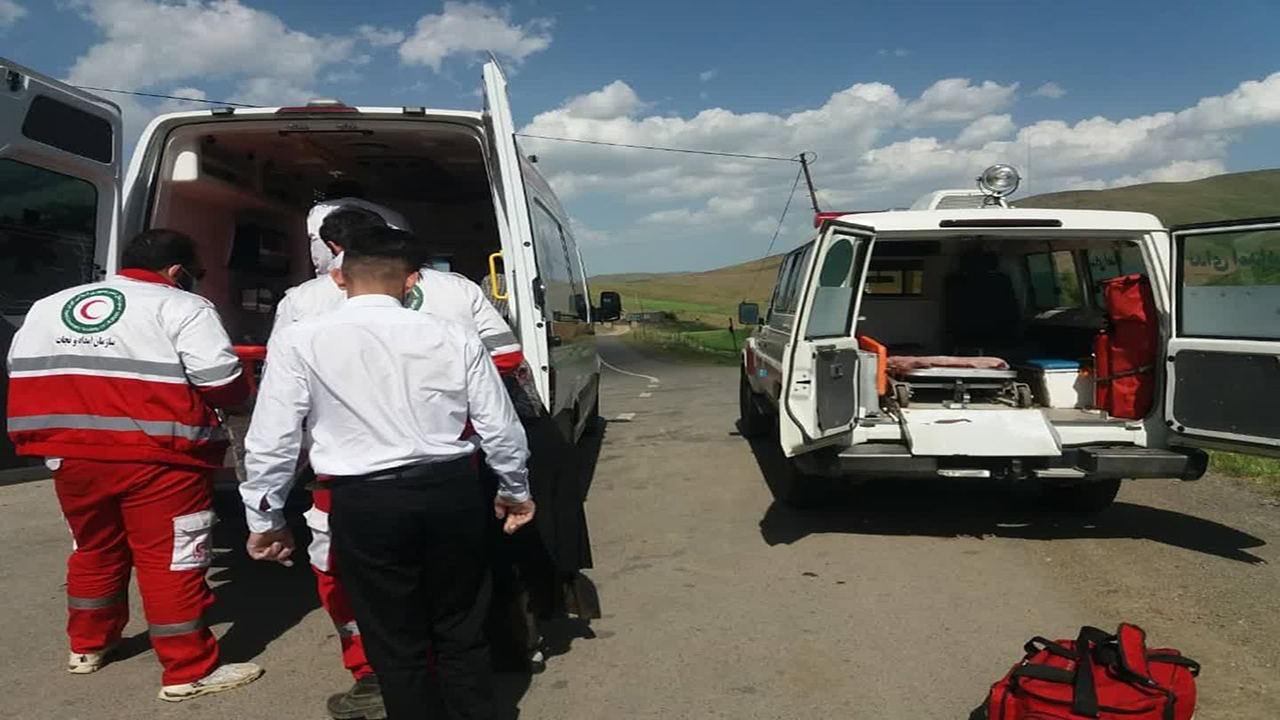 انحراف خودروی پژو در جاده مهاباد یک مصدوم برجای گذاشت