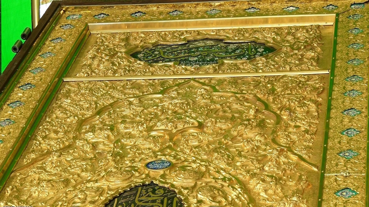 «در» حرم حضرت مسلم ابن عقیل (ع) به روی نمازگزاران مسجد کوفه گشوده شد