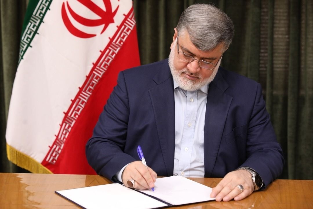 آموختن و اندیشیدن جز با همت معلمان میسر نمی‌شود