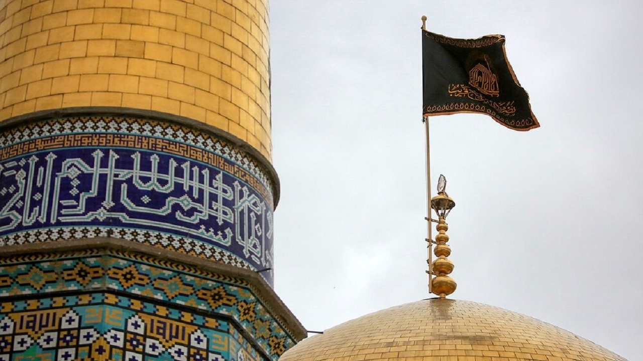 حرم مطهر رضوی در عزای امیر المومنین (ع) سیاهپوش شد