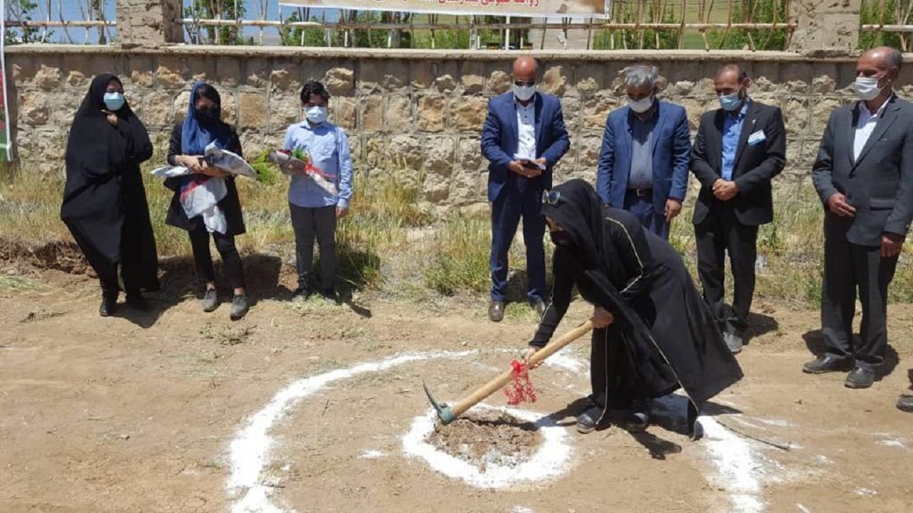 کلنگ زنی پروژه خیری در حوزه بهداشت و درمان فارسان