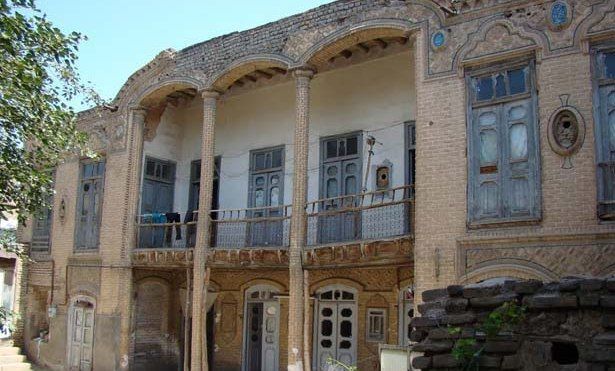 سفری پانصدساله در خانه موسوی پریشانی