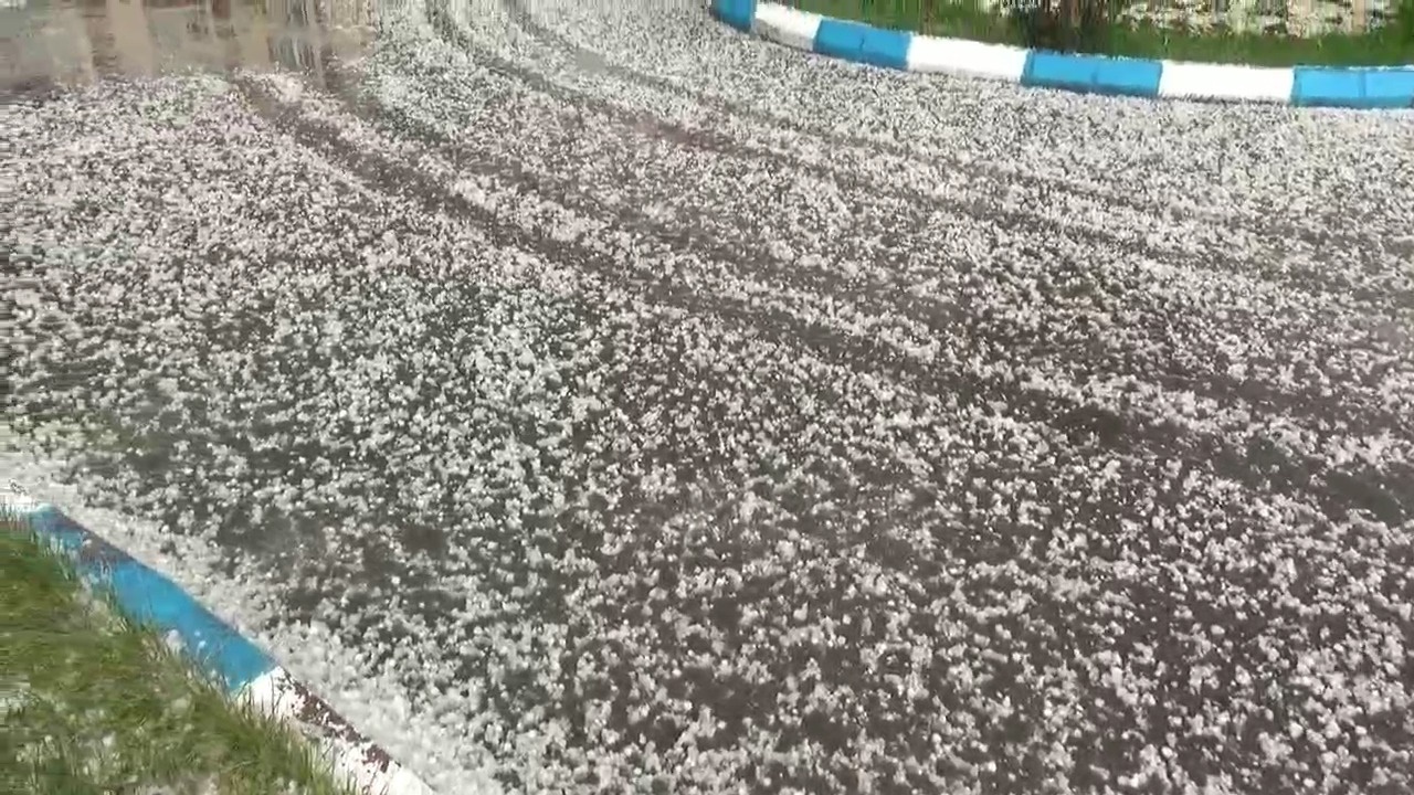 بارش باران و تگرگ در مناطق مختلف آذربایجان شرقی