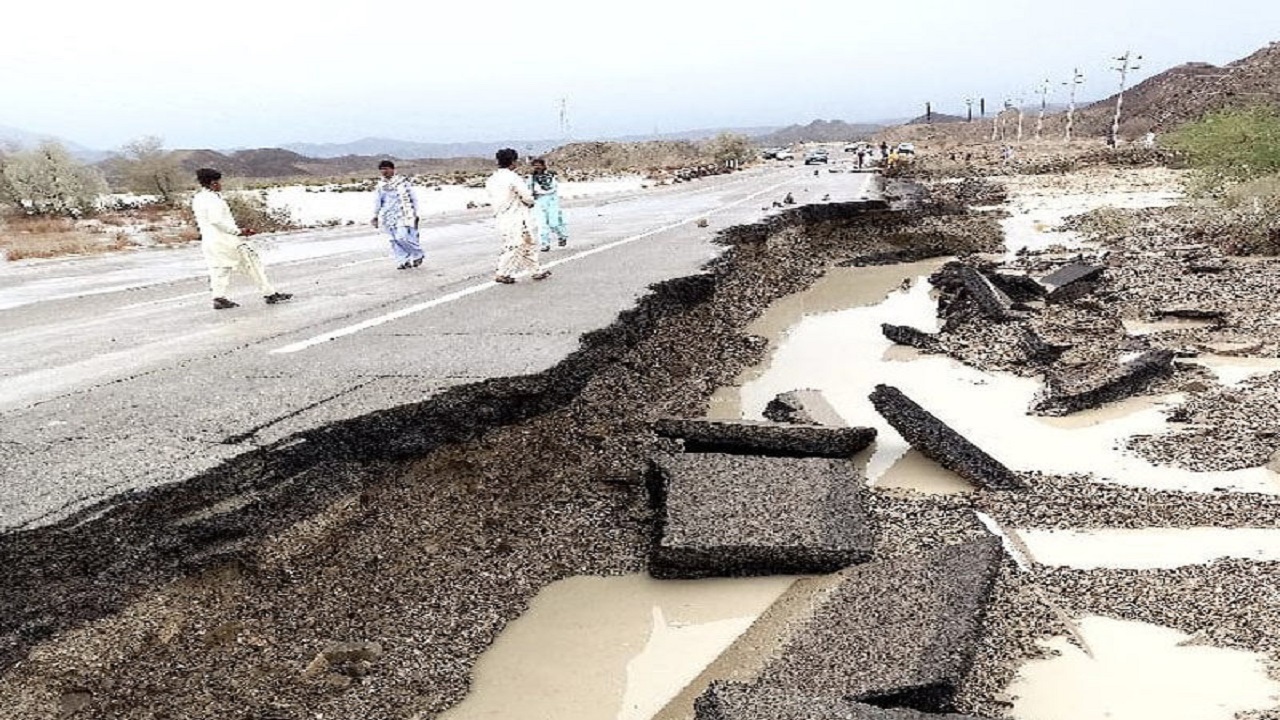 سیلاب پنج محور در جنوب سیستان و بلوچستان را مسدود کرد