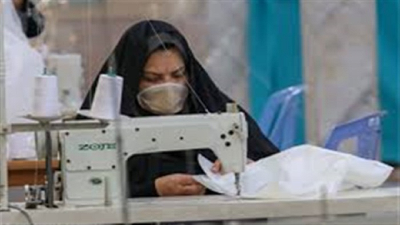 کمک بانوان گرمساری به کادر درمانی؛ دوخت لباس‌های ویژه بیمارستان