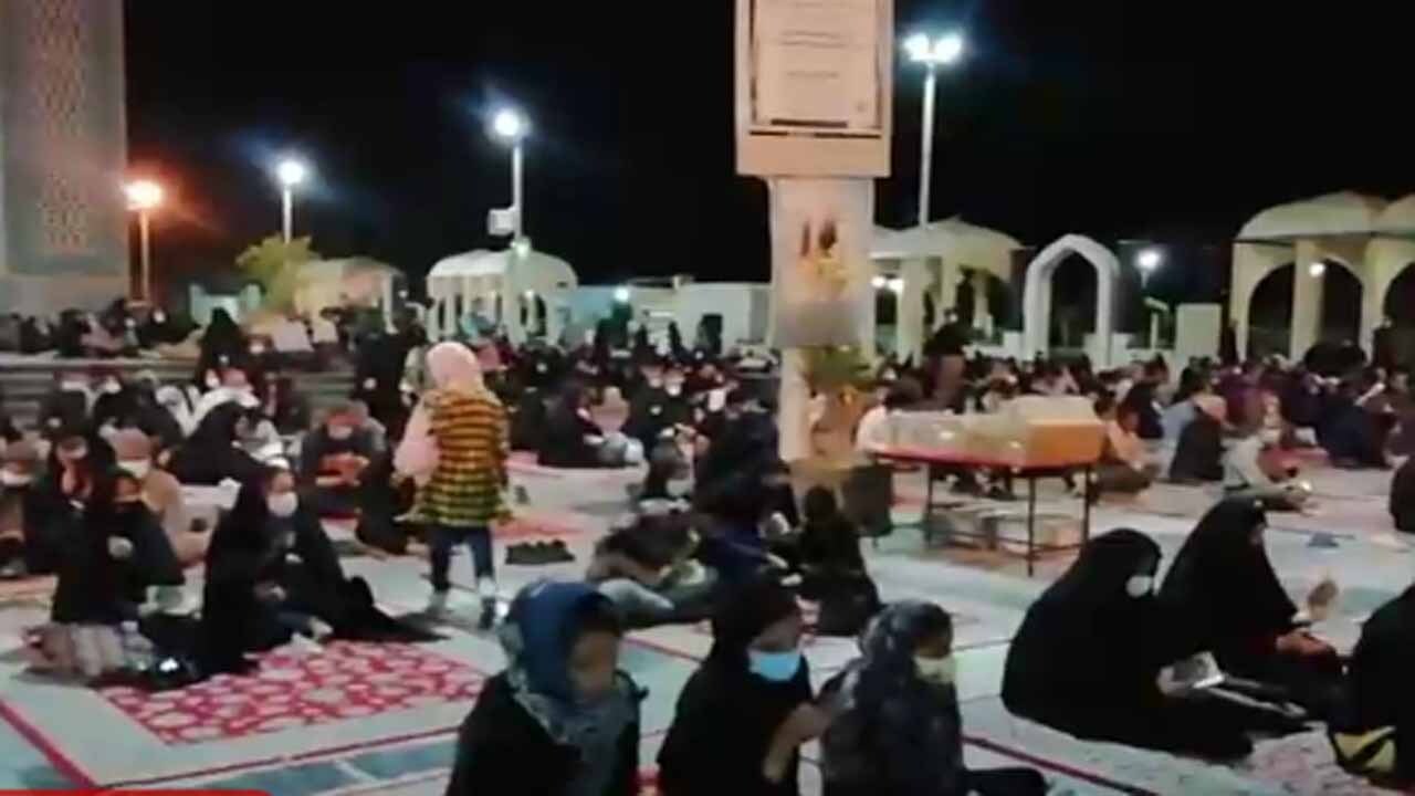مراسم شب قدر با رعایت دستورالعمل‌های بهداشتی در کاشمر + فیلم