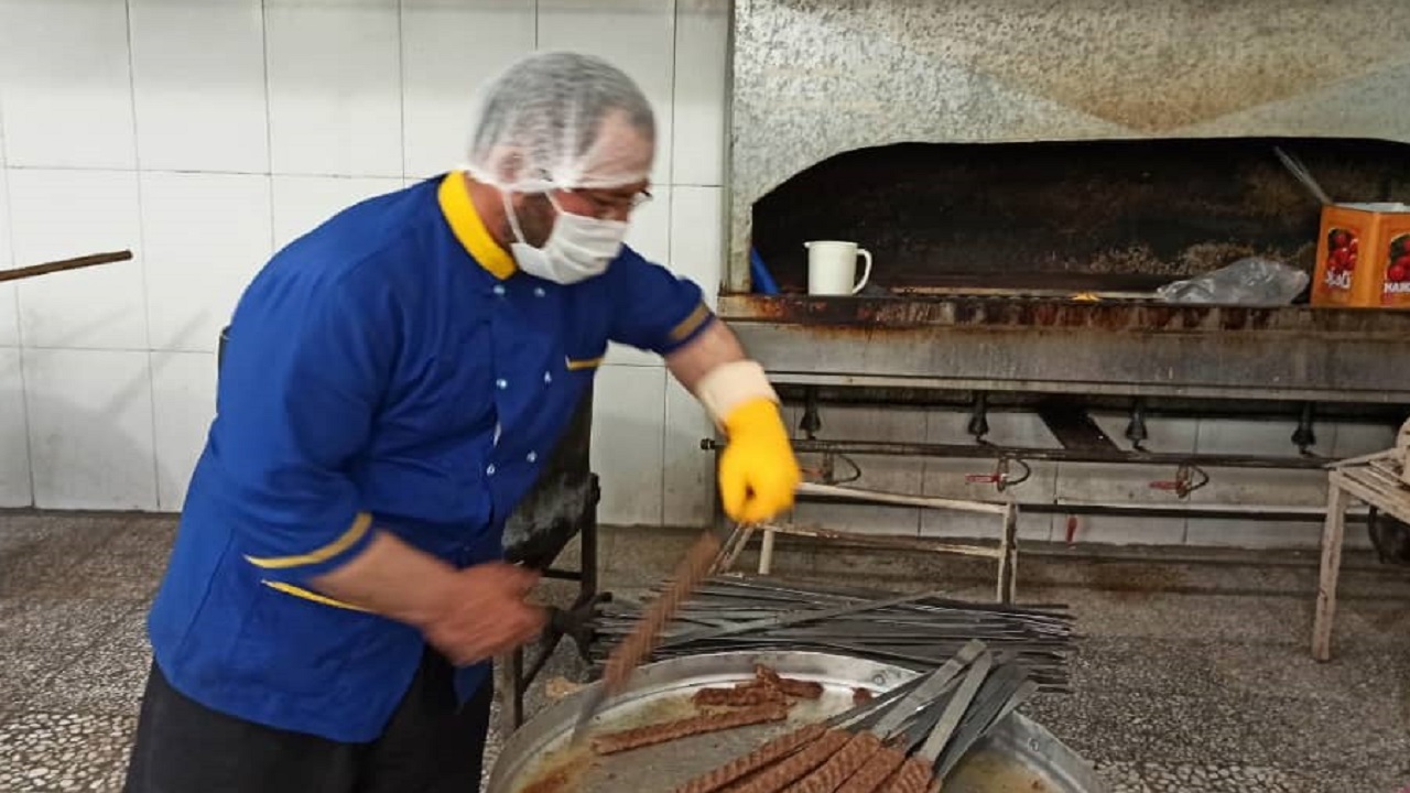 توزیع ۶۰۰ پرس افطاری در نخستین شب از لیالی قدر