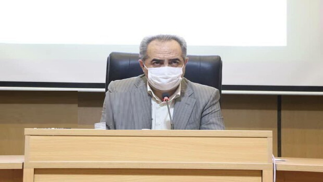 استاندار قم یک نشست اداری را به دلیل نقض محدودیت‌های کرونا تعطیل کرد