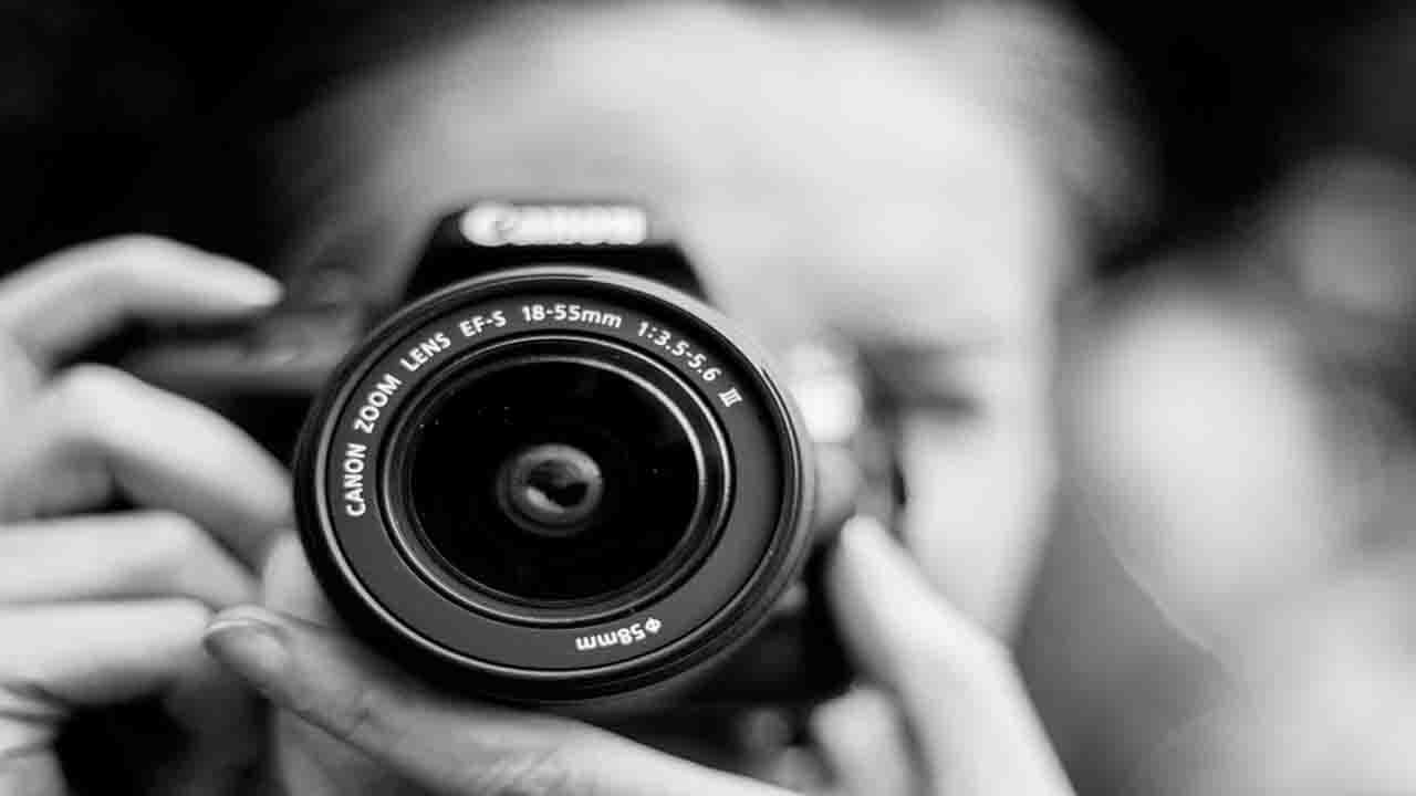دختری با فروش نیم میلیون دلاری عکسش خبرساز شد! + تصاویر
