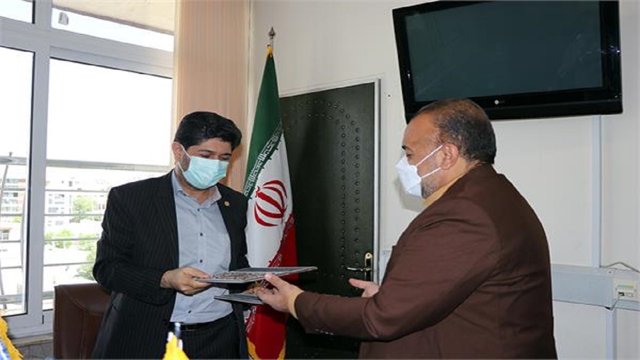 ۱۷۰ دستگاه تبلت در اختیار دانش‌آموزان و دانشجویان نیازمند قرار می‌گیرد+فیلم
