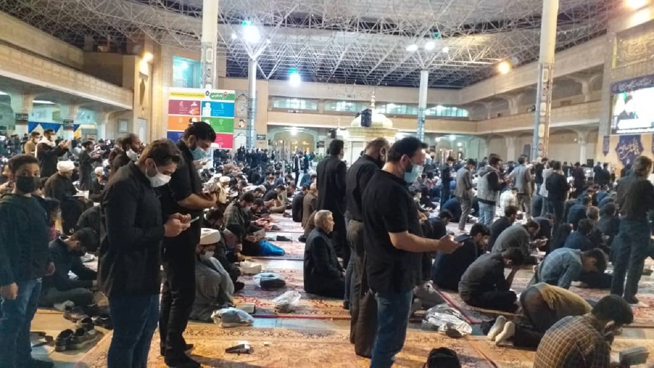 طنین ندای العفو در دومین شب از لیالی قدر در قم+فیلم