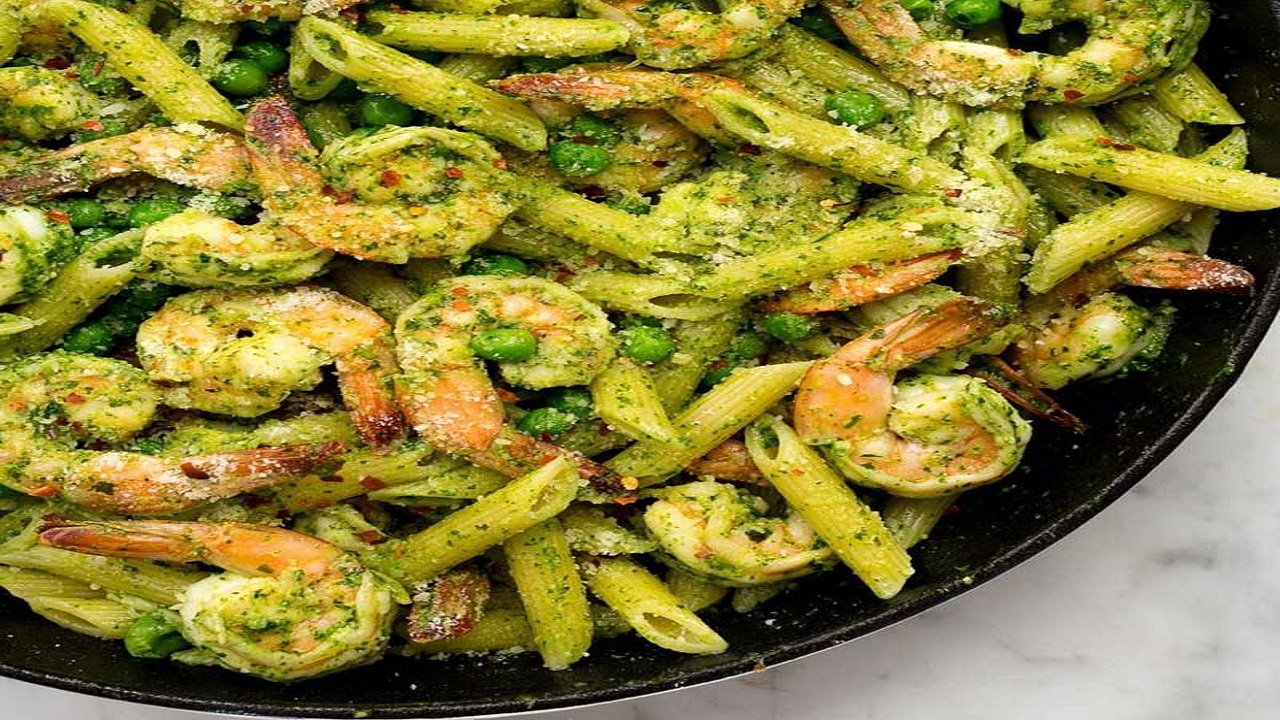 طرز تهیه پنه پستو با میگو و نخودفرنگی