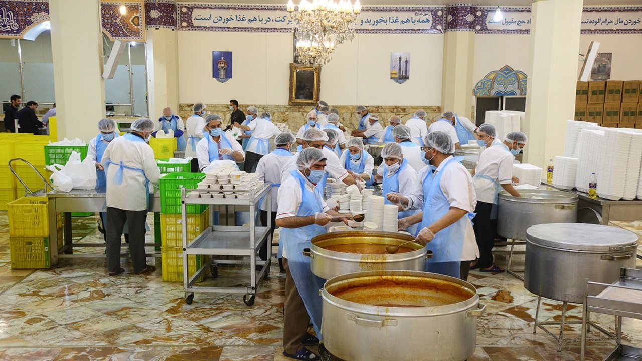 تهیه افطاری برای نیازمندان قم در روز شهادت امام علی (ع)+تصاویر