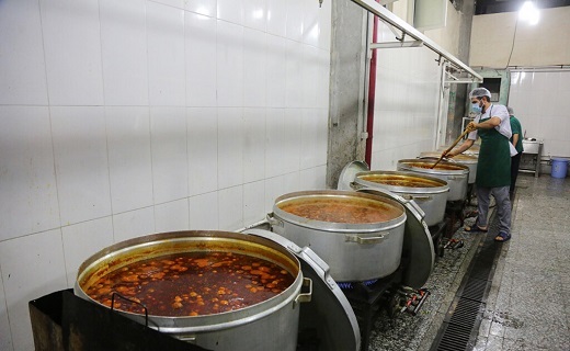 تهیه افطاری برای نیازمندان قم در روز شهادت امام علی (ع)+تصاویر