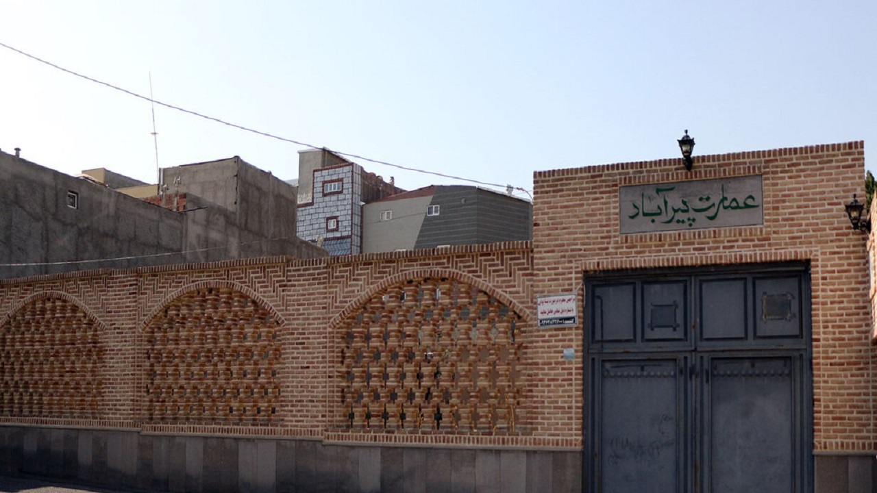 مرمت اضطراری پشت بام عمارت پیرآباد ایلخچی آغاز شد