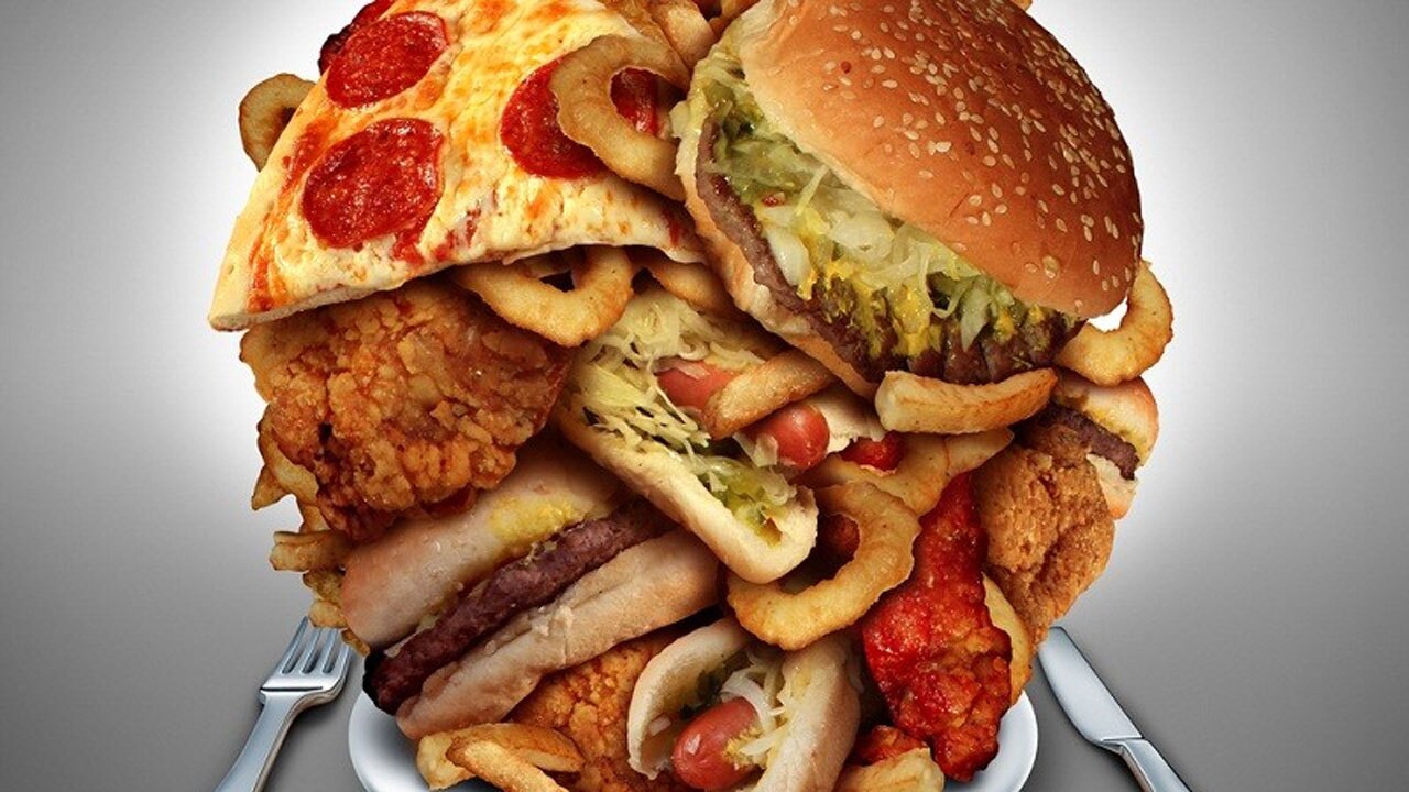علاقه شدید بازیگر مشهور به غذا خوردن و چاق شدن + فیلم