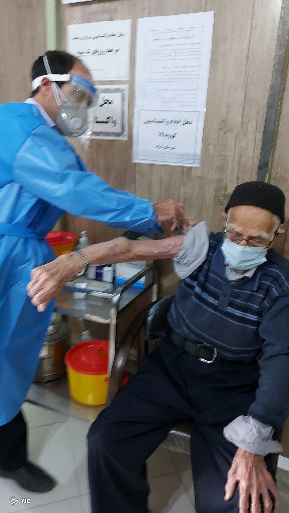 پیرمرد ۱۲۴ ساله شازندی واکسن کرونا زد + تصاویر