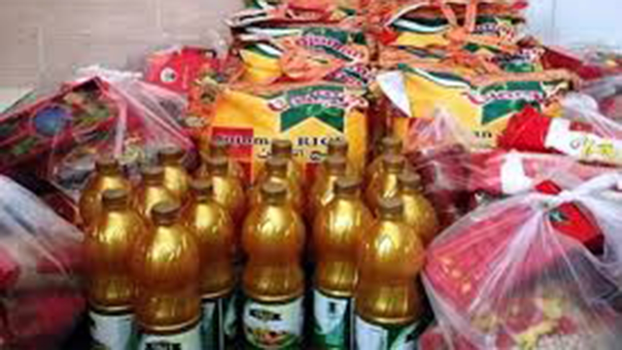 اهداء سبد غذایی به مادران باردار دچار سوء تغذیه در شیراز