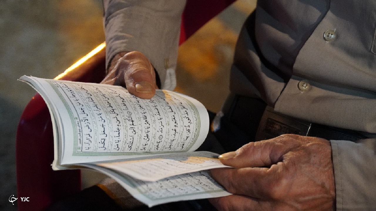 ندای استغفار و استغاثه بوشهری‌ها در سومین شب قدر طنین‌انداز شد + عکس