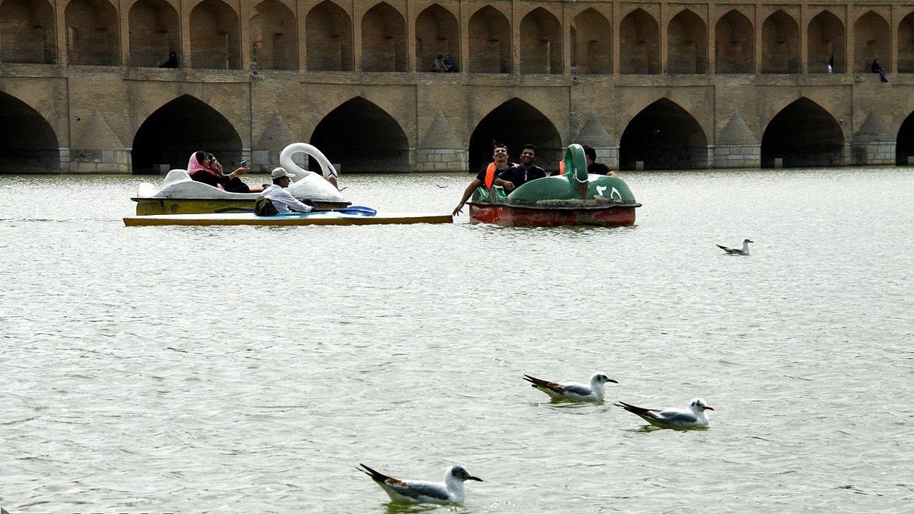 زاینده رود به زودی جاری خواهد شد