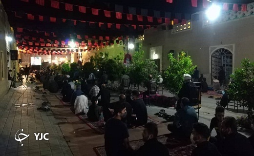 دل های بی قرار مردم دارالعباده در سومین شب از لیالی قدر به همراه تصاویر
