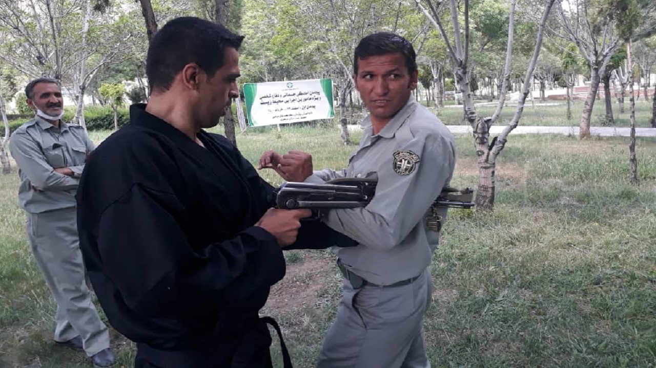 آموزش دفاع شخصی به محیط بانان استان مرکزی