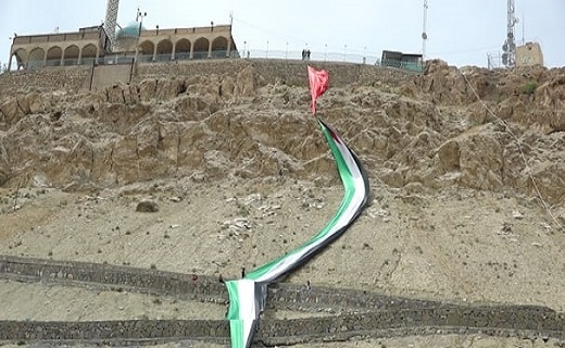 نصب پرچم ۳۰۰ متری فلسطین بر دامنه کوه خضر نبی در قم نصب پرچم ۳۰۰ متری فلسطین بر دامنه کوه خضر نبی در قم