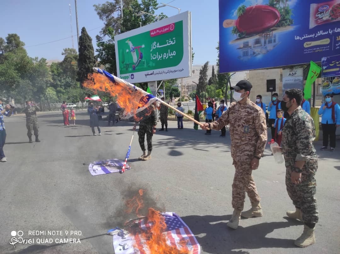 پرچم ننگین غاصبان قدس در شیراز به آتش کشیده شد