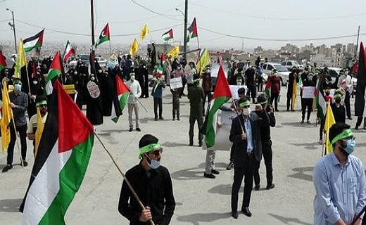 نصب پرچم ۳۰۰ متری فلسطین بر دامنه کوه خضر نبی در قم نصب پرچم ۳۰۰ متری فلسطین بر دامنه کوه خضر نبی در قم