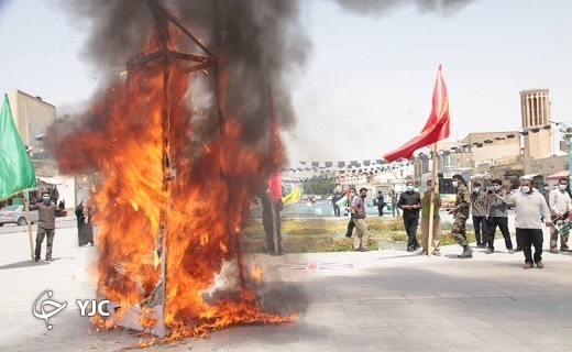 پرچم رژیم صهیونیستی در دارالعباده به آتش کشیده شد پرچم رژیم صهیونیستی در دارالعباده به آتش کشیده شد
