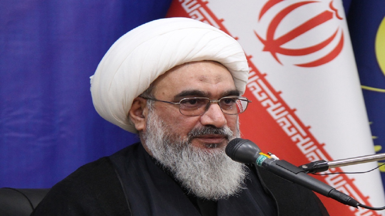 مسئولان، سپاه قدس و شهید سلیمانی را نادیده نگیرند