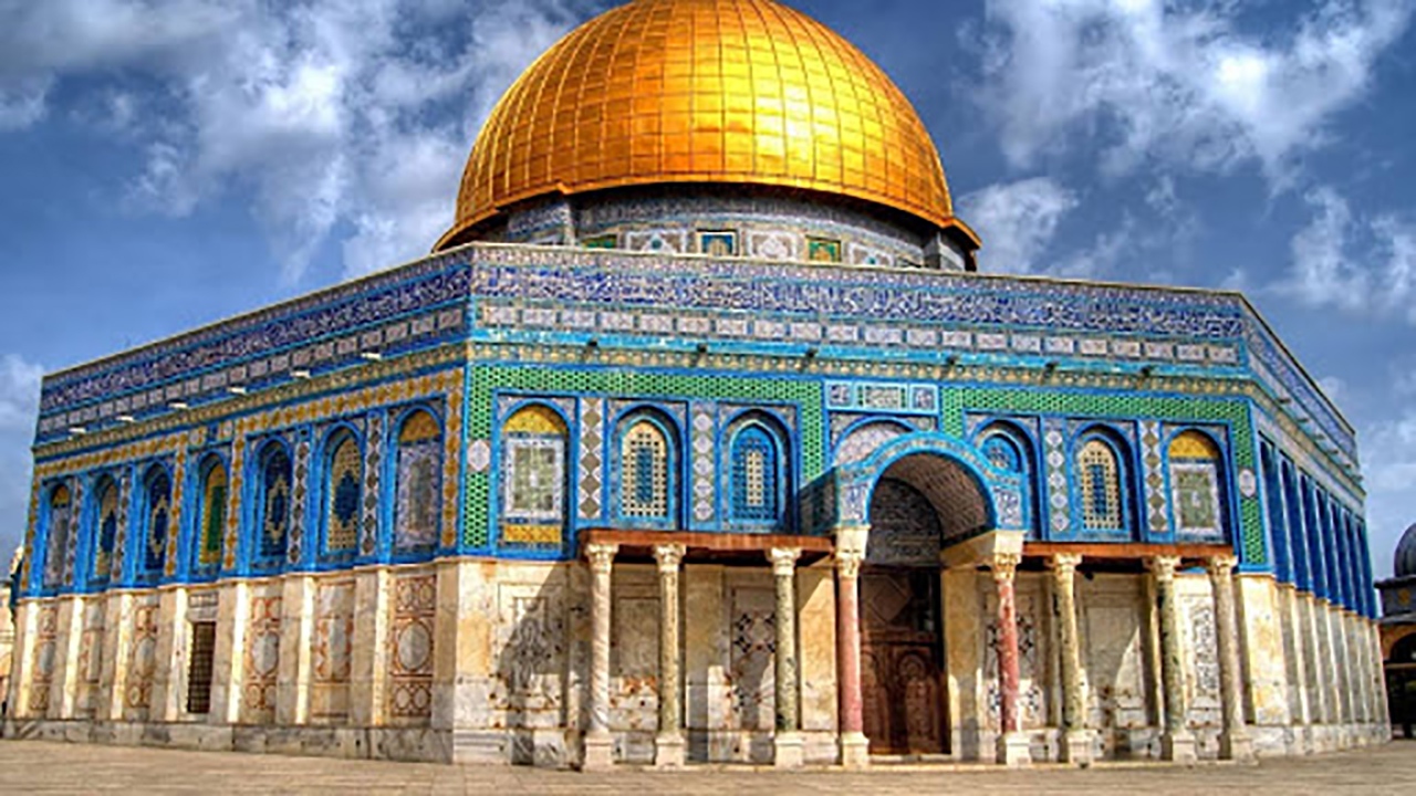 حضور گسترده فلسطینی‌ها پشت در مسجدالاقصی و درخواست عملیات از حماس + فیلم
