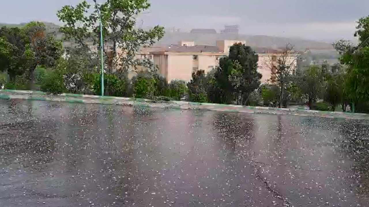 بارش باران و تگرگ در مناطق مختلف آذربایجان شرقی