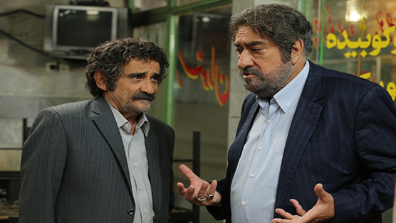 من شباهتی بین بازی داریوش ارجمند در نقش حشمت فردوس و یاور چلویی نمی‌بینم