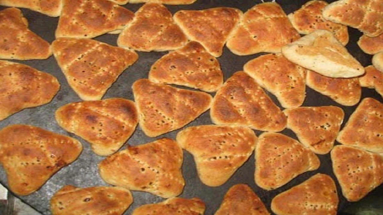 کلوچه خرمایی سیستانی زینت بخش سفره افطار
