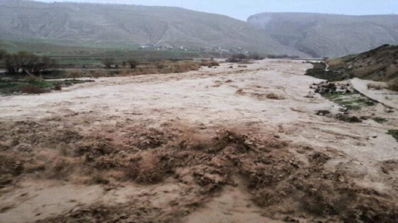 ۲۲ نفر در اصفهان دچار سیل بردگی شدند/ سقوط ۱۱ پایه تیر چراغ برق